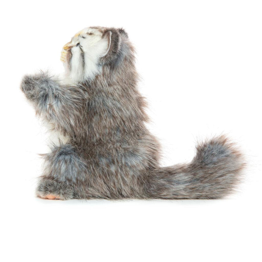 Hansa Creation Pallas Cat Hånddukke sett fra siden – grå viltkatt hånddukke med bred ansikt
