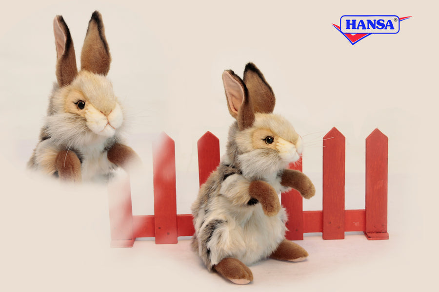 Hansa Creation | Bunny Sitting | Brun/Hvit | 35 cm - Bamsedyra AS
