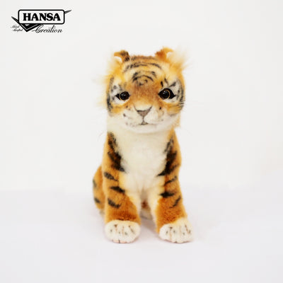 Hansa Creation Sumatratigerunge – naturtro oransje Sumatratiger-unge plysj med svarte striper, 28 cm