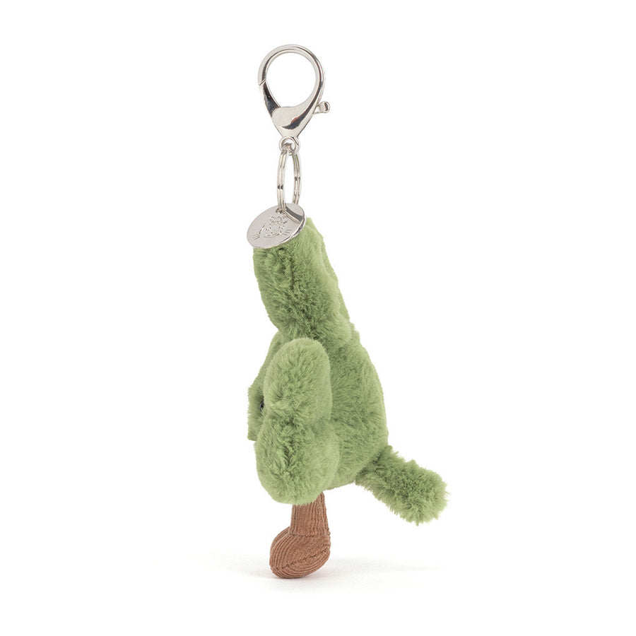 Jellycat Amuseables Shamrock Bag Charm sett fra siden – grønn plysj firkløver med metallenke