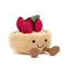 Jellycat Amuseables Fleurette Tarte Aux Fraises – jordbærterte kosedyr med krem og røde jordbær på topp