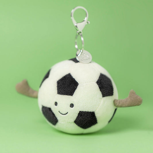Jellycat Amuseables Sports Football Bag Charm – myk fotball nøkkelring med smilende ansikt og metallfeste