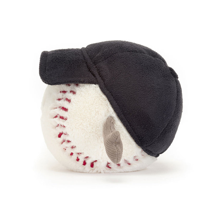 Jellycat Amuseables Sports Baseball sett fra siden – hvit plysj baseball med røde sømmer