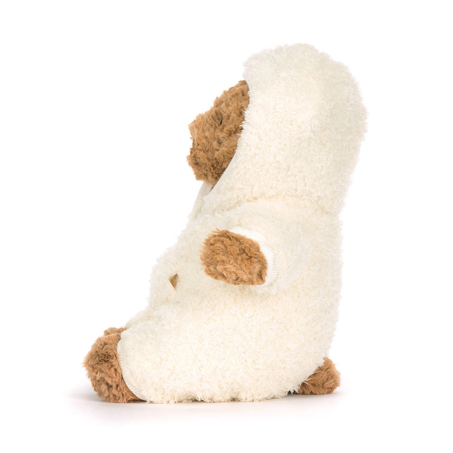 Jellycat Bartholomew Bear All-in-One Outfit bakfra – beige plysj bjørn i hvit heldrakt