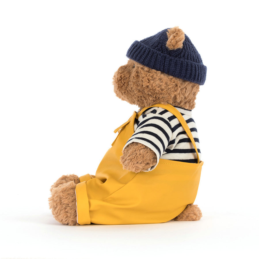 Jellycat Bartholomew Bear Seafarer detalj – nærbilde av caps og sjømannsdetaljer