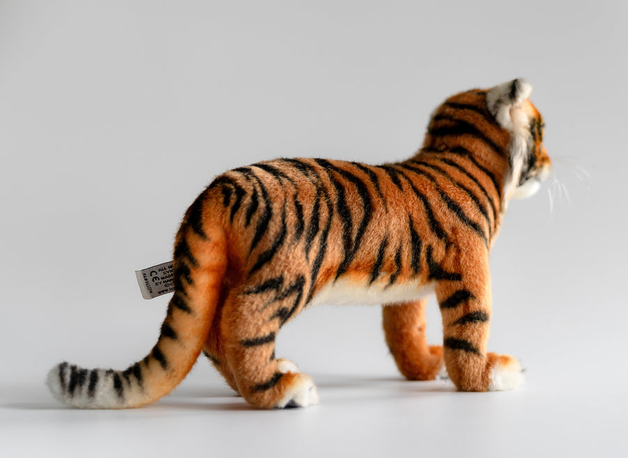 Hansa Creation Tiger Amur detalj – nærbilde av gule øyne og svart og oransje stripete pels