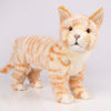 Hansa Creation Oransje Katt Stående – naturtro oransje stripete katt plysj i stående stilling, 35 cm