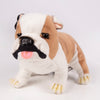 Hansa Creation Bulldog Sittende – naturtro brun og hvit Bulldog hundebamse sittende, 19 cm