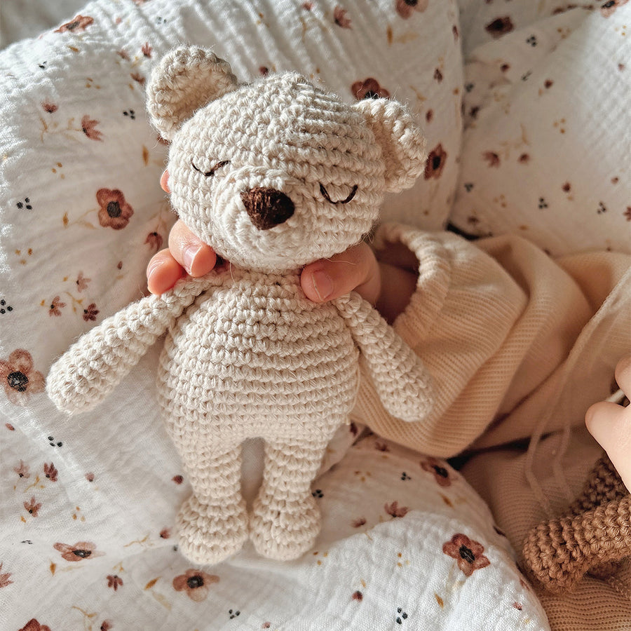 Heklet mini Polar Bear Side View | Patti Oslo - Bamsedyra AS