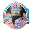 Squishy Dumpling Glitter i emballasje – rosa glitterdumpling i bambuskurv, 9 cm