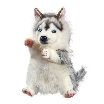Hansa Creation Husky Hånddukke – naturtro grå og hvit Siberian Husky hånddukke med blå øyne