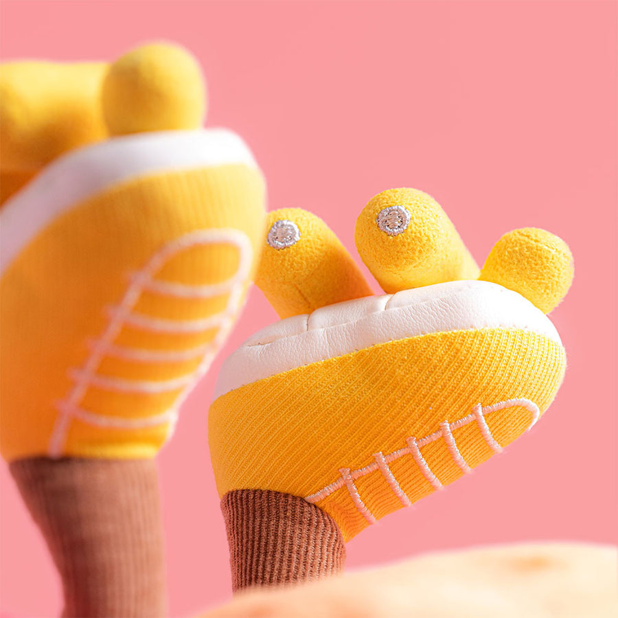 Jellycat Amuseables Sun Roller Skates detalj – nærbilde av gule solstråler og smilende ansikt