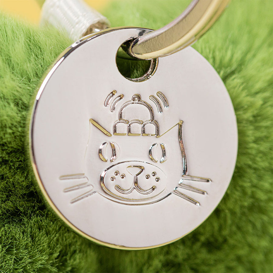 Jellycat Amuseables Shamrock Bag Charm detalj – nærbilde av firkløveren og metallfestet