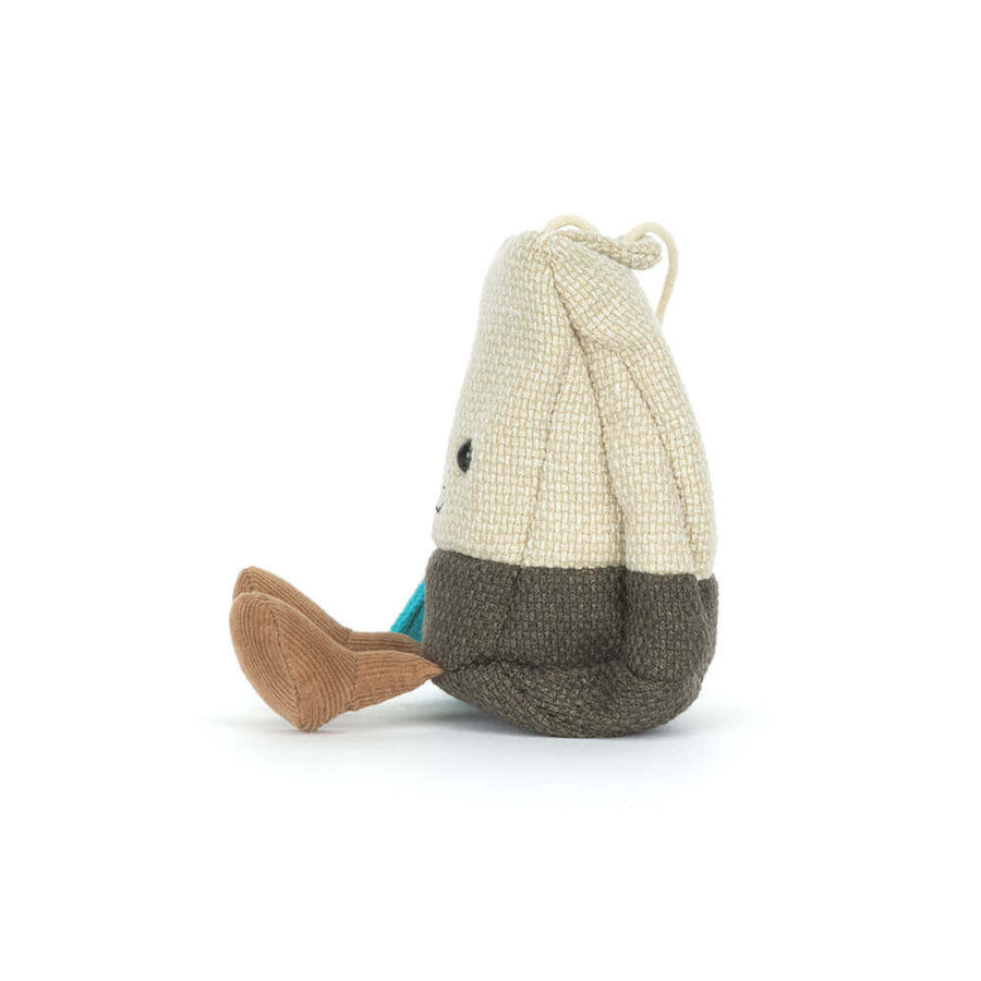 Jellycat Amuseables Steepy Tea Bag detalj – nærbilde av smilende ansikt og tepose-tråden