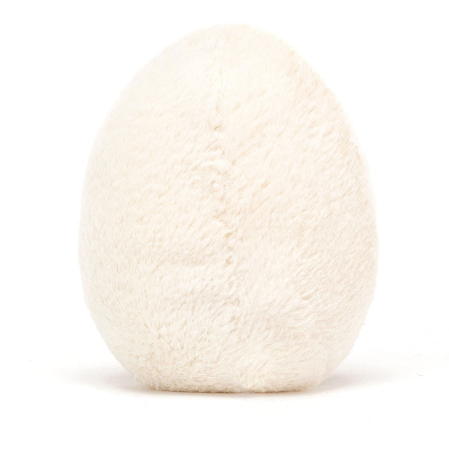 Jellycat Amuseables Happy Boiled Egg sett fra siden – hvit plysj egg med gul plomme og myke bein