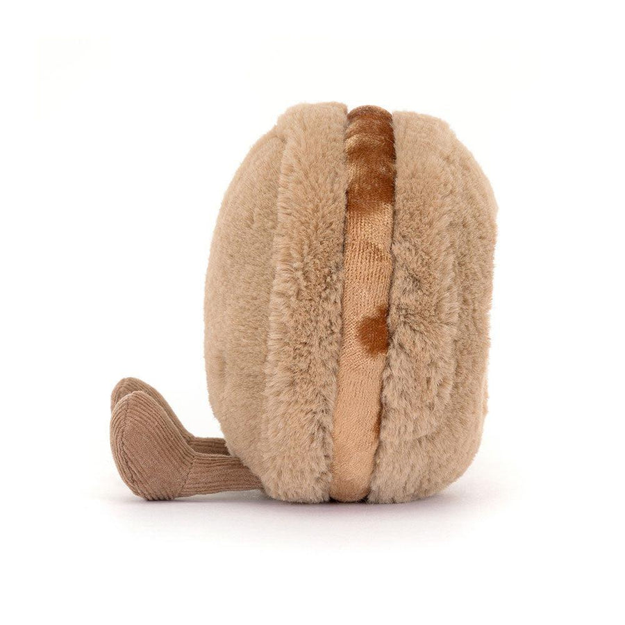 Jellycat Amuseables Mona Macaron Sjokolade bakfra – sjokoladebrun makron kosedyr