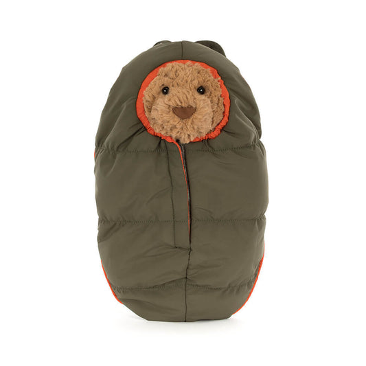 Jellycat Bartholomew Bear i turutstyr – brun kosebamse med stripet genser, olivengrønn turbukse og ryggsekk