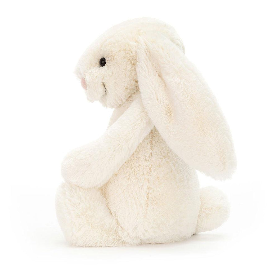 Jellycat Bashful Bunny Cream sett fra siden – kremhvit plysj kanin med hengende lange ører