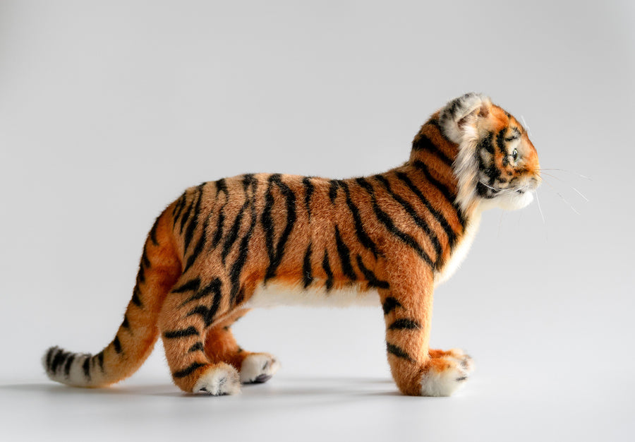 Hansa Creation Tiger Amur bakfra – naturtro oransje Amur-tiger plysj