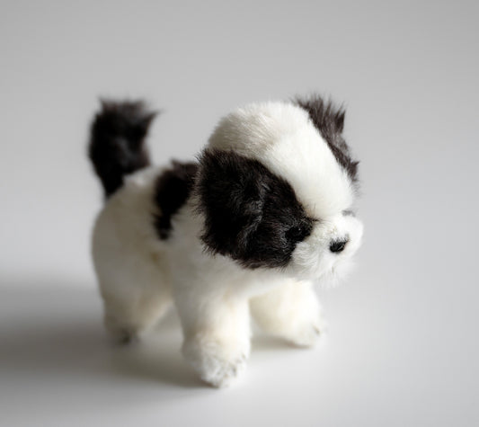 Hansa Creation Shih Tzu Teacup – naturtro hvit og brun Shih Tzu hundebamse med lang pels