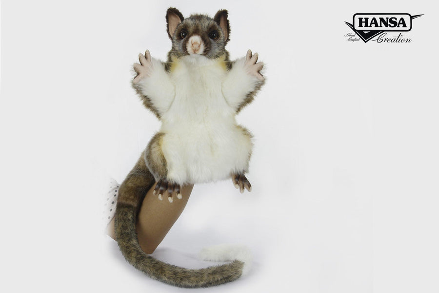Hansa Creation Børstehale Possum sett fra siden – grå possum hånddukke med lang børstete hale