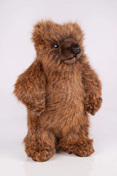Hansa Creation Brunbjørn-unge Kosedyr – naturtro brun bjørneunge plysj med rund kropp, 20 cm