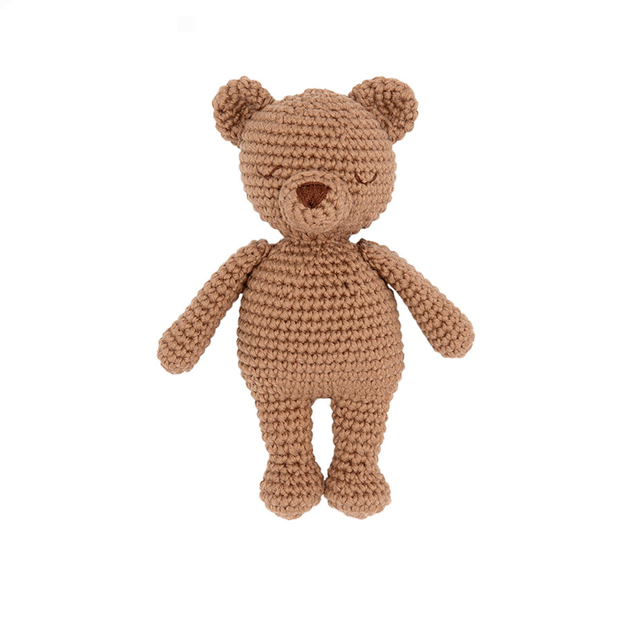 Patti Oslo Bo the Bear Kosedyr – heklet mini-bjørn i brun, håndlaget av naturlige materialer