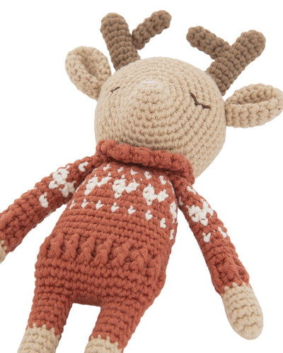 Patti Oslo Robin Reindeer Kosedyr – håndlaget reinsdyr i hjertesweater, sienna, 27 cm