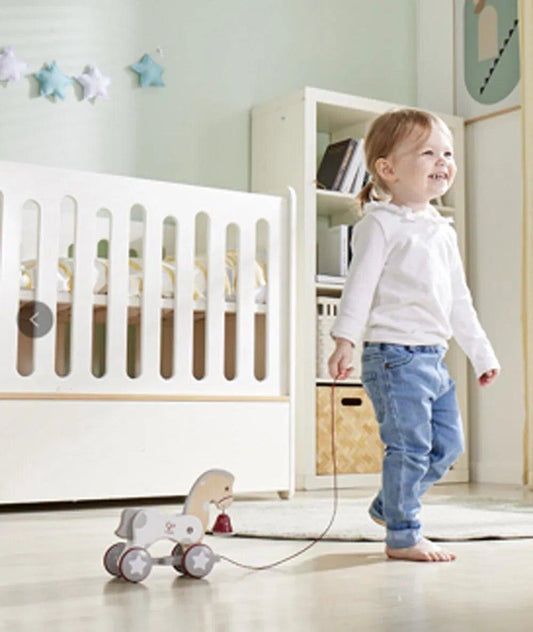 Hape Pony Dratteleke – sjarmerende tre-pony som kan trekkes rundt
